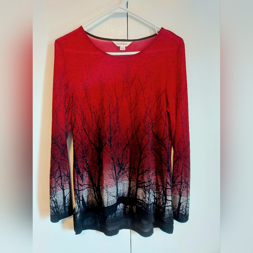 Northern Reflections red gradient to gray/black tree design womens med petite